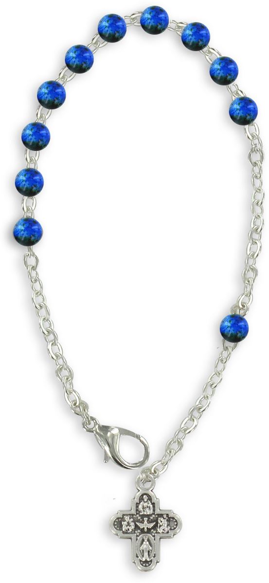 braccialetto con palline in vetro maculato di colore blu e croce 